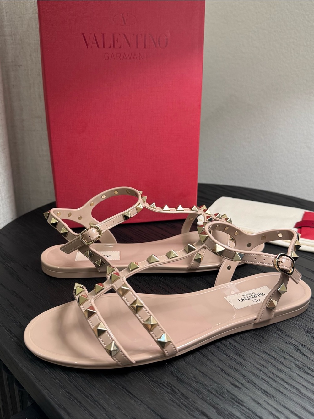 Valentino Garavani Rockstud Flat Rubber Jelly Sandals Nude 38 - Picture 3 of 8